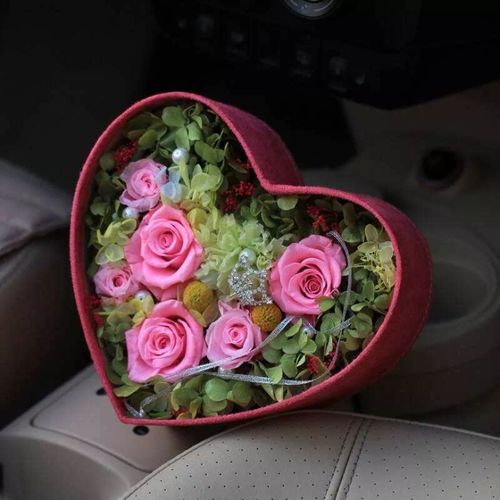 永鋒百合新城 鮮花好禮獻(xiàn)女神，春日盛惠暖人心